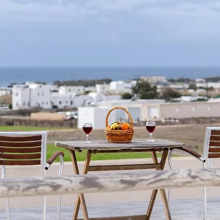 Kapeli Suites Andriana Emporio (Santorini)